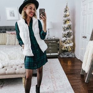 OLD NAVY WHITE PUFFER VEST SIZE L/G